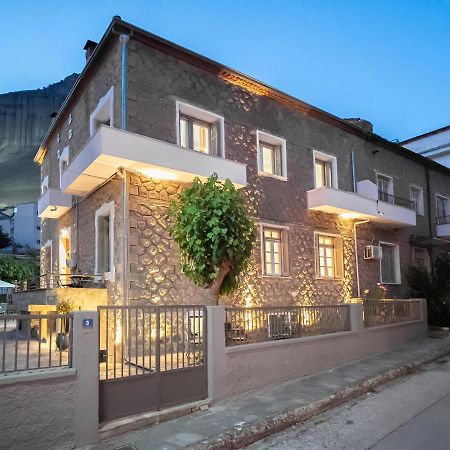 The Rock Guesthouse กาลัมปากา ภายนอก รูปภาพ