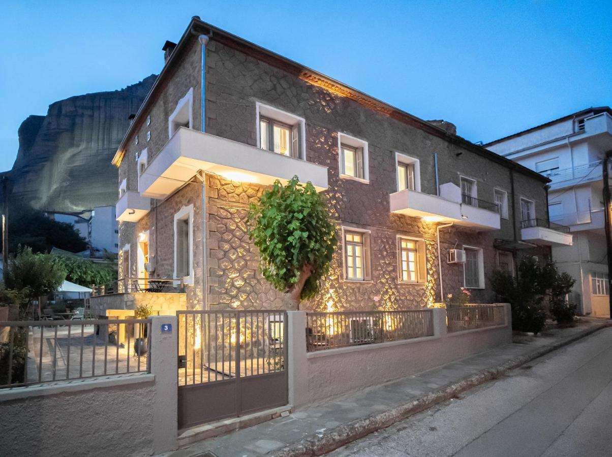 The Rock Guesthouse กาลัมปากา ภายนอก รูปภาพ