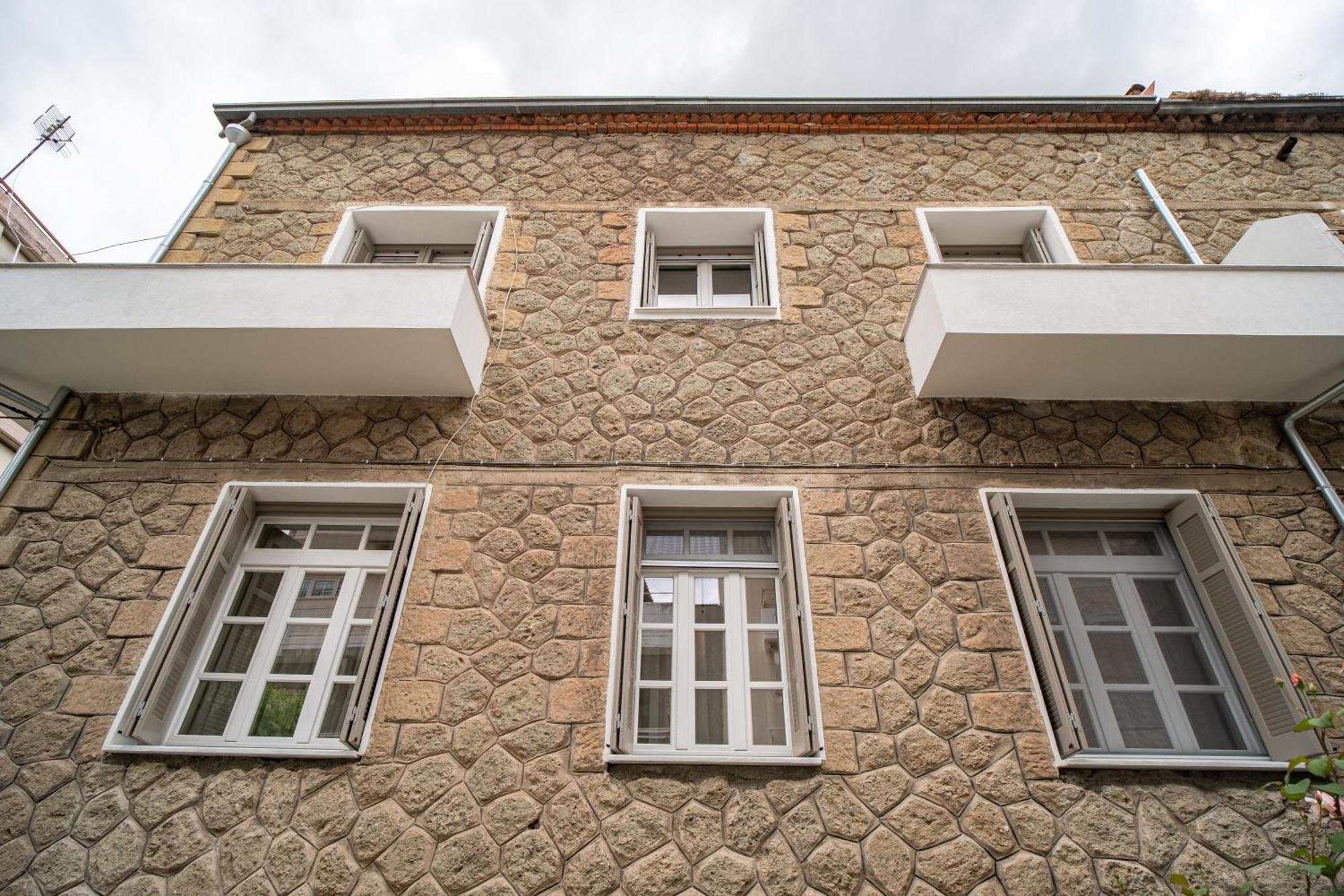 The Rock Guesthouse กาลัมปากา ภายนอก รูปภาพ